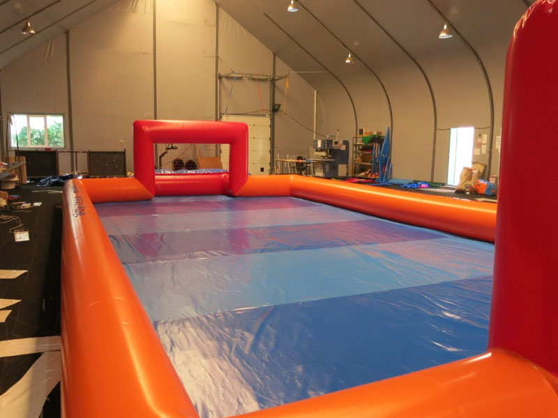 Слизький футбол